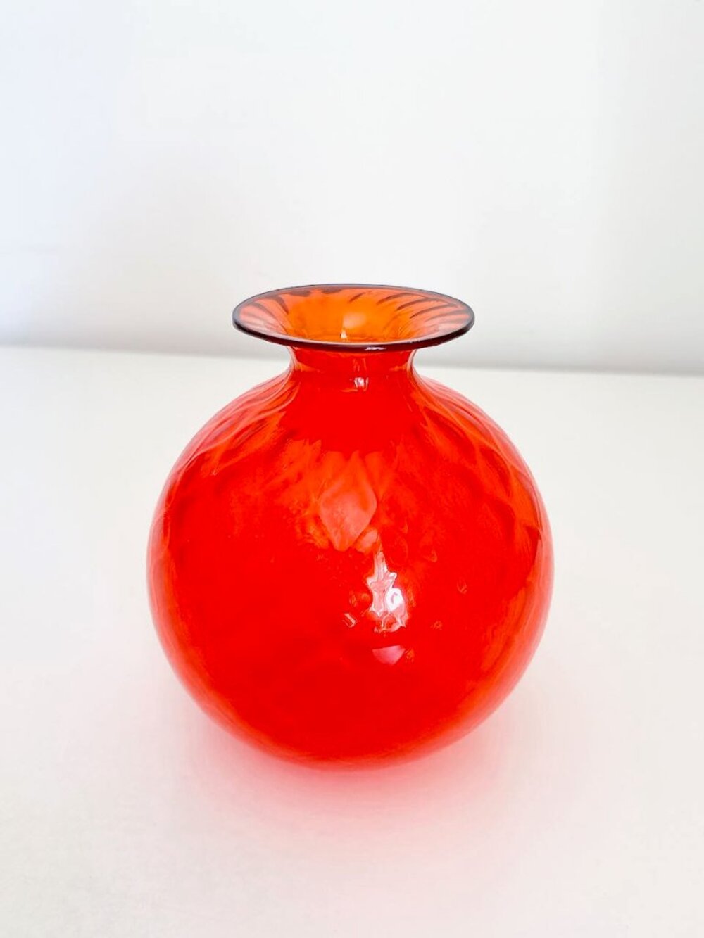 VINTAGE VENINI MONOFIORE BALLOTON QUILTED VASE GLASS RED SIGNED 2019